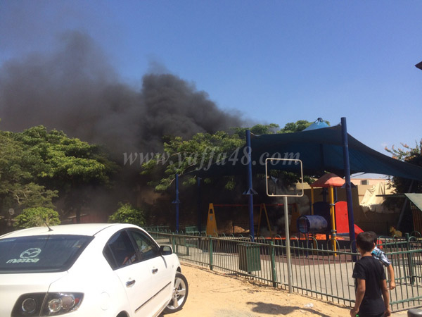  بالصور: حريق كبير داخل حديقة ألعاب للأطفال بحي العجمي بيافا